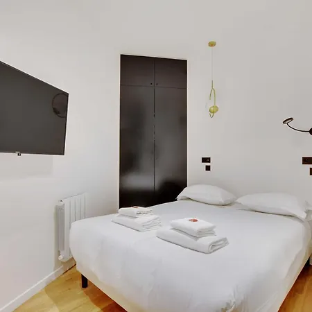 Authentic - 2br-6p - Moulin Rouge Париж